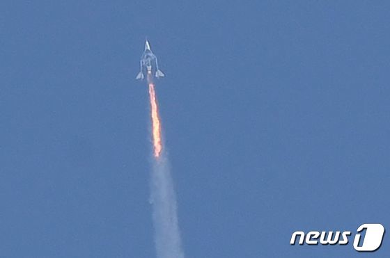 브랜슨 첫 우주관광 성공…이젠 더 높이 올라가는 베이조스 차례다 - Vimarsana News