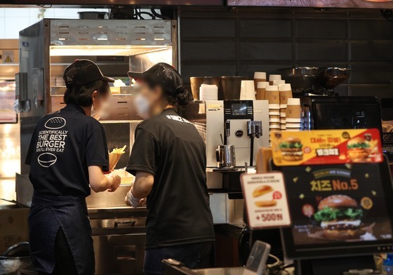 "연휴 때는 AI에 맡기세요"…사장님 일손 덜어주는 AI 솔루션