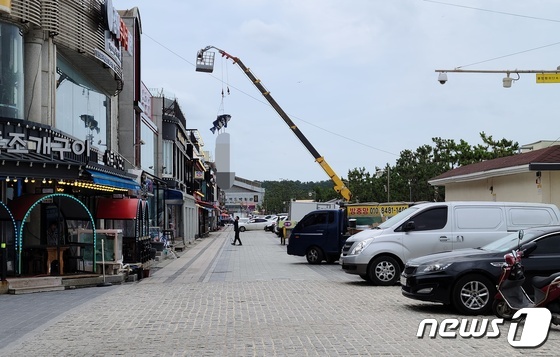 "여름장사에 찬물" 충남 해수욕장 상인들 거리두기 격상 '한숨' - Vimarsana News
