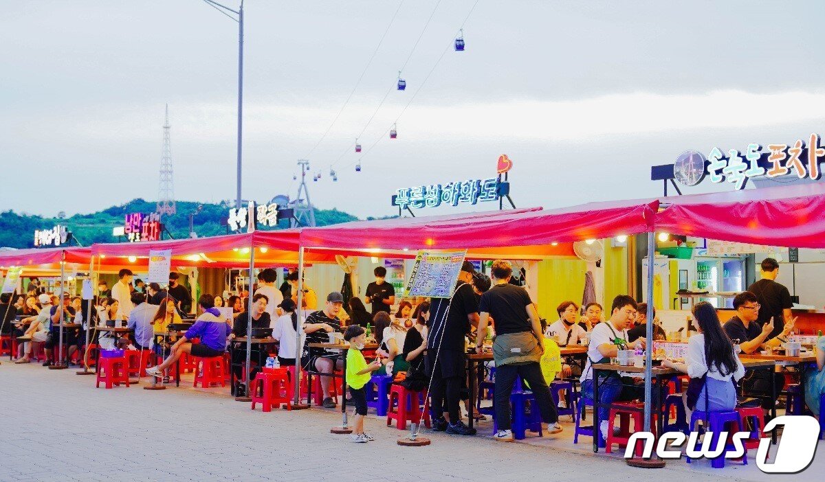 본문 이미지 - 여수낭만포차.(여수시 제공. 재판매 및 DB 금지)