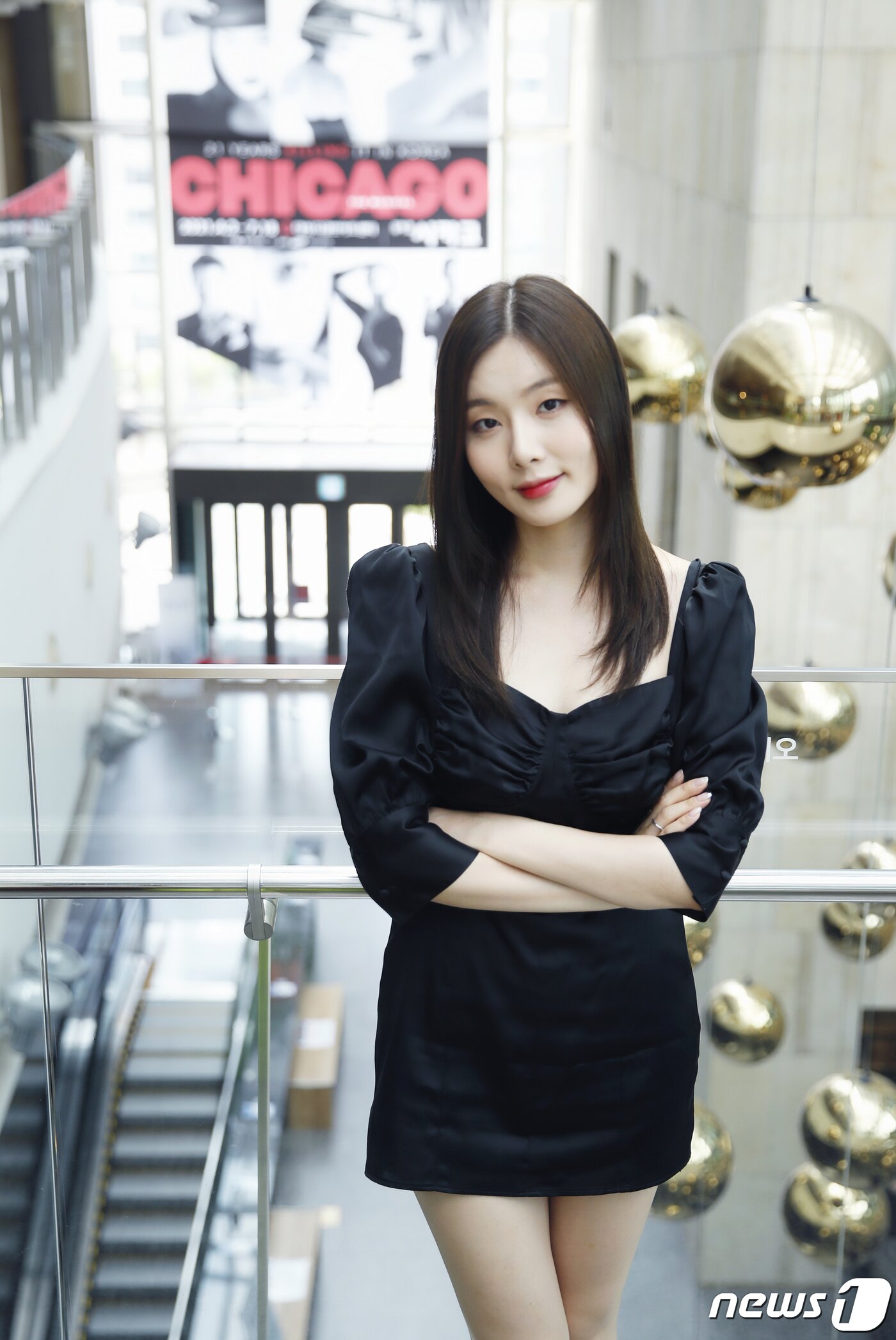 본문 이미지 - 뮤지컬 '시카고' 배우 민경아가 14일 서울 구로구 신도림 디큐브시티에서 진행된 뉴스1과의 인터뷰에 앞서 포즈를 취하고 있다. 2021.7.14/뉴스1 ⓒ News1 권현진 기자