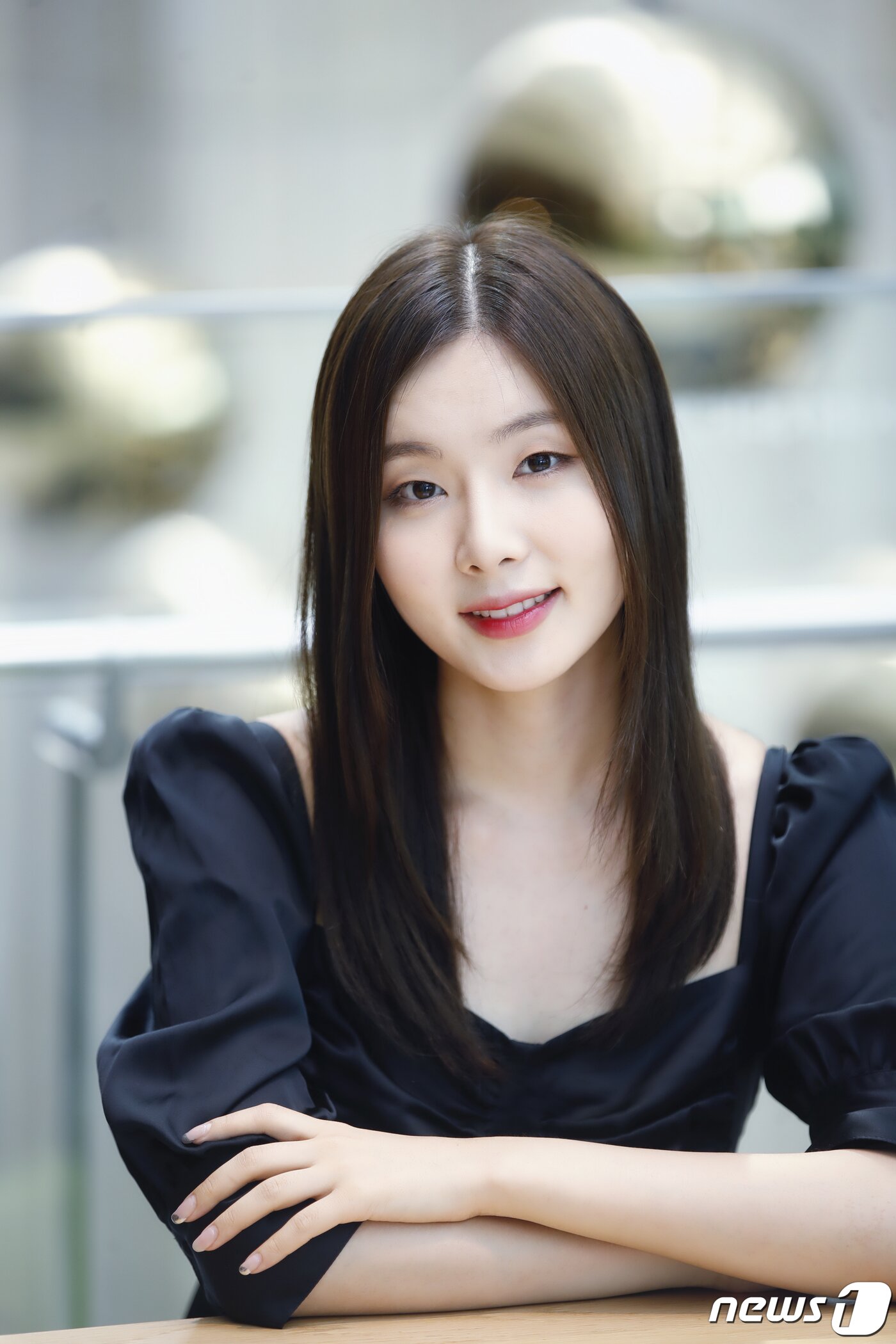 본문 이미지 - 뮤지컬 '시카고' 배우 민경아가 14일 서울 구로구 신도림 디큐브시티에서 진행된 뉴스1과의 인터뷰에 앞서 포즈를 취하고 있다. 2021.7.14/뉴스1 ⓒ News1 권현진 기자