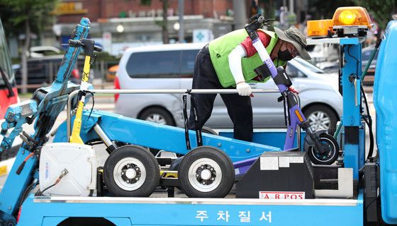 서울 공유 전동킥보드 견인료만 100억…'불법' 견인업체 5곳 적발