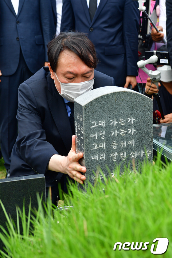 與, 尹 광주행에 십자포화…"가짜 무용담 바로 잡아달라" - Vimarsana News