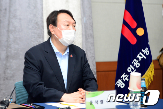 여권 심장부 찾은 윤석열 "광주시민 환영에 감사…감동받아" - Vimarsana News