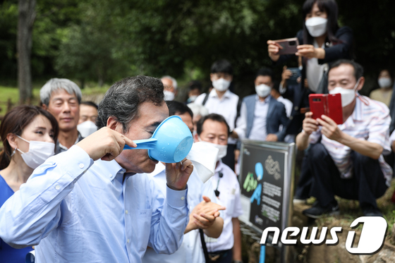 이재명 vs 이낙연 '엎치락 뒤치락'…與 심장부 호남 표심 요동 - Vimarsana News