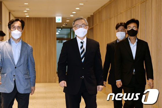'최재형 사람들' 윤곽 드러낸다…현직·원외 정치인 포진 - Vimarsana News