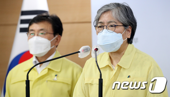 방역 한번만 위반해도 운영중단…내일부터 '원스트라이크 아웃제' - Vimarsana News