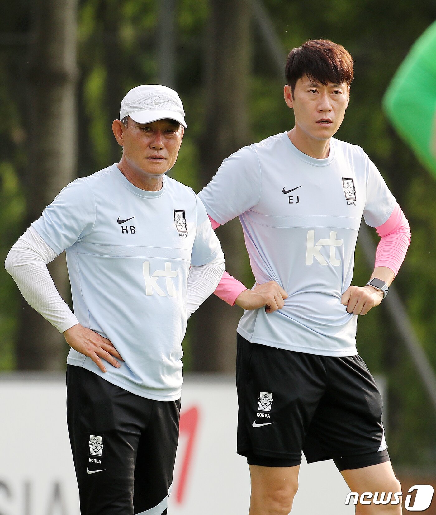 본문 이미지 - 올림픽 대표팀 시절 김은중 수원FC 감독(오른쪽)과 김학범 제주 유나이티드 감독. /뉴스1 ⓒ News1 김진환 기자