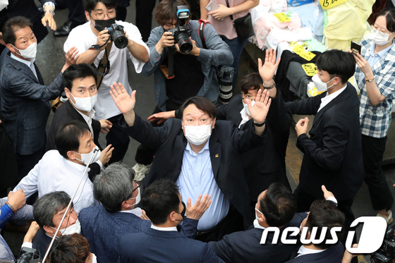 조국 "윤석열, '대구가 아니었음 민란'?…타지역 시민 수준을 뭘로 보고" - Vimarsana News