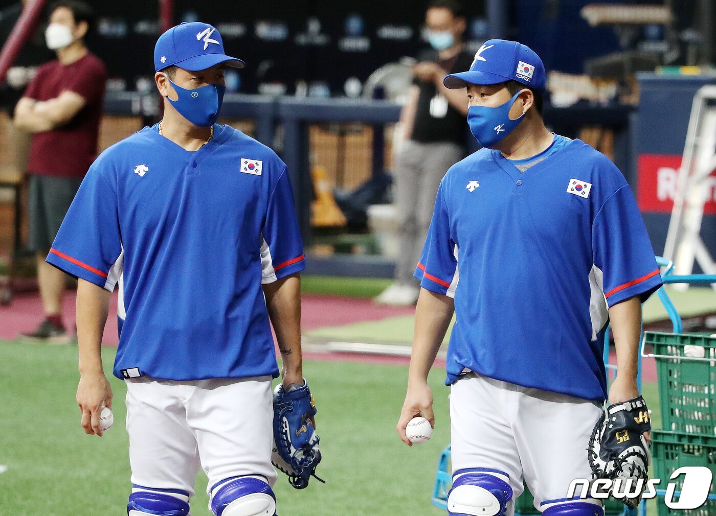 본문 이미지 - 국가대표에서 함께 했던 양의지(오른쪽)와 강민호. /뉴스1 DB ⓒ News1 김진환 기자