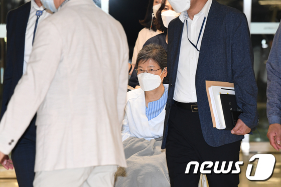 조원진 "배신자 유승민, 탄핵은 자기가 해 놓고 감옥은 윤석열이 보냈다?" - Vimarsana News