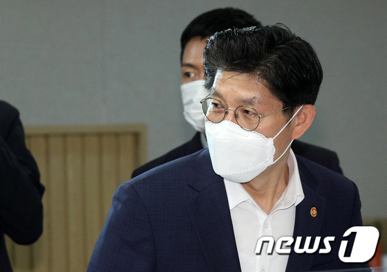 노형욱 "10년간 매년 56만가구 공급, 수도권 31만…집값 크게 내릴 것" - Vimarsana News