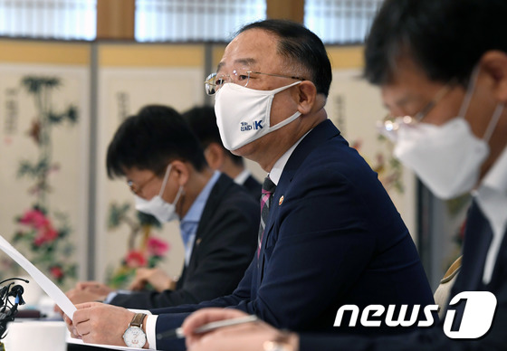 홍남기, 집값 상승세 경고…"부동산 취약성 확대될수도"(종합) - Vimarsana News