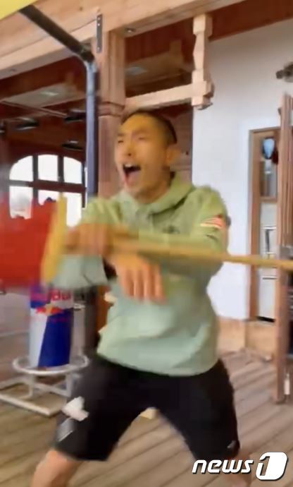 본문 이미지 - '강남스타일'을 추는 박규현(키스톤 마케팅 제공)ⓒ 뉴스1