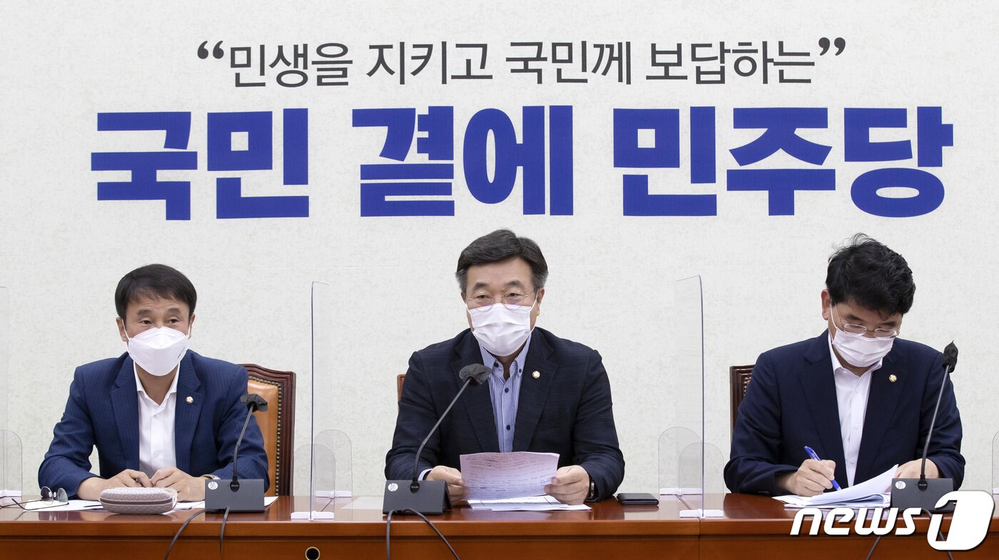 본문 이미지 - 윤호중 더불어민주당 원내대표가 22일 오전 서울 여의도 국회에서 열린 정책조정회의에서 모두발언하고 있다. 2021.7.22/뉴스1 ⓒ News1 구윤성 기자
