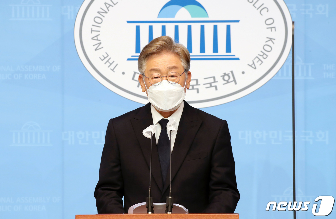 (서울=뉴스1) 구윤성 기자 = 더불어민주당 대선 경선후보인 이재명 경기도지사가 22일 서울 여의도 국회 소통관에서 기본소득 정책을 발표하고 있다. 이 지사는 이날 "차기 정부 임 …