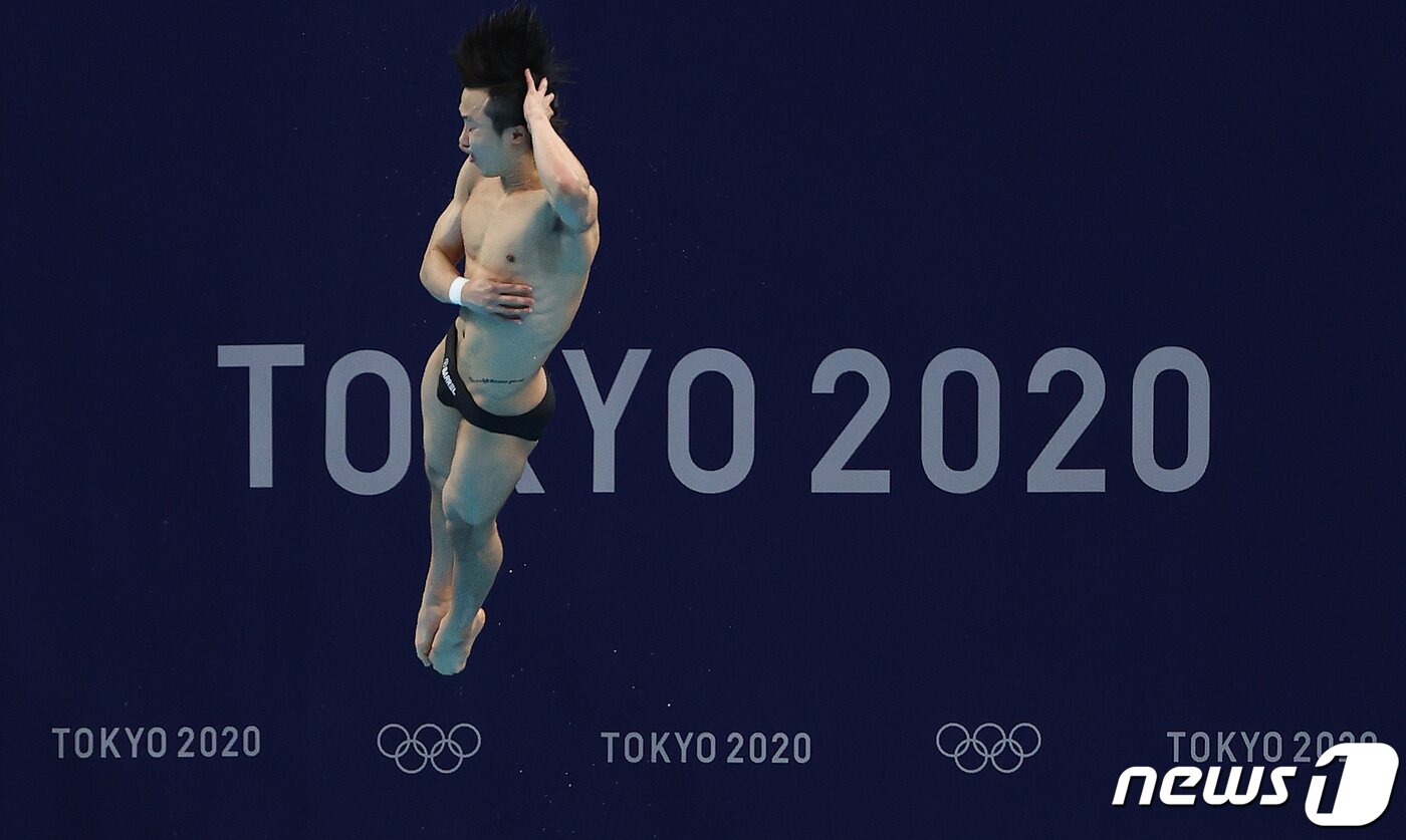 본문 이미지 - 대한민국 수영 다이빙 국가대표 우하람이 22일 일본 도쿄 아쿠아틱스센터에서 훈련을 하고 있다. 송원영 기자