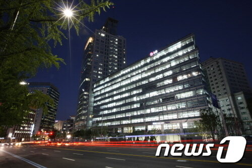 본문 이미지 - LG생활건강 광화문 사옥(사진제공=LG생활건강) ⓒ News1