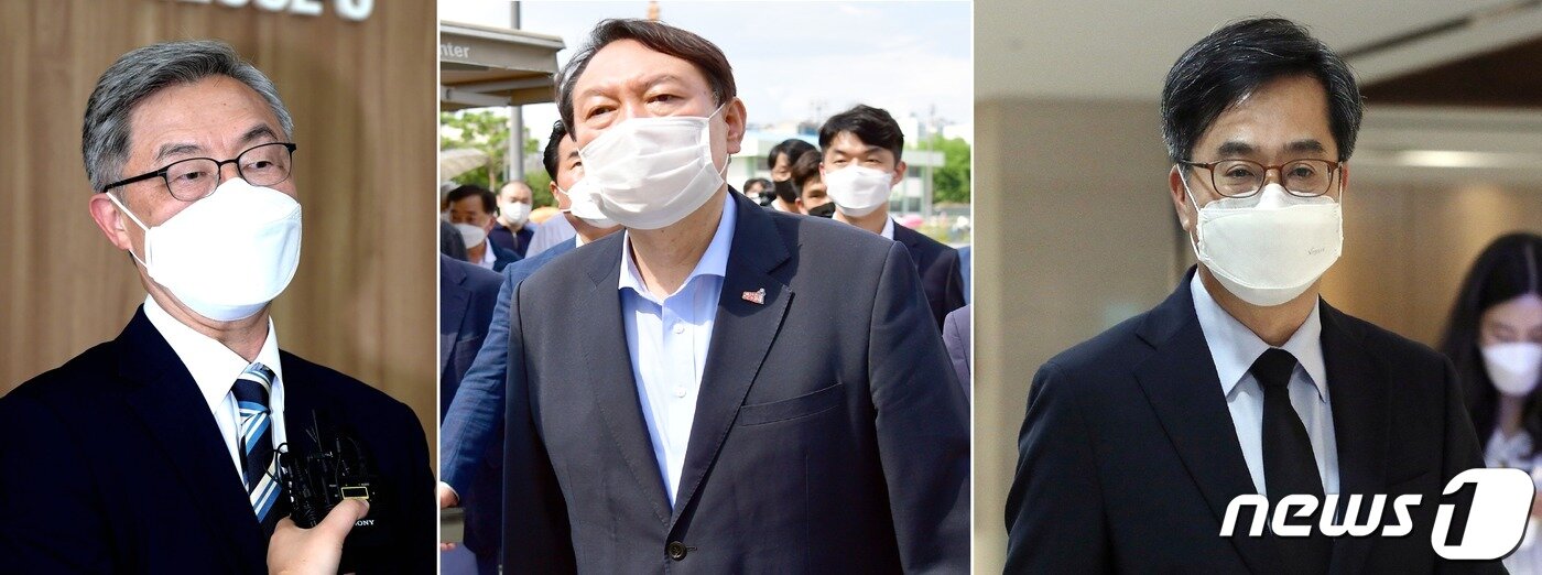 본문 이미지 - 왼쪽부터 최재형 전 감사원장, 윤석열 전 검찰총장, 김동연 전 경제부총리ⓒ 뉴스1