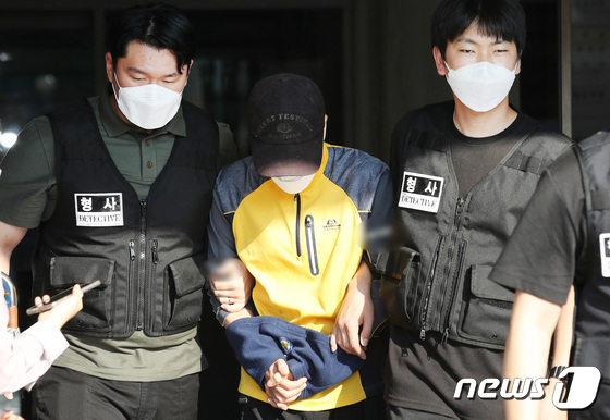 '마포 오피스텔 살인' 40대, 檢송치…고개 숙인 채 묵묵부답 - Vimarsana News