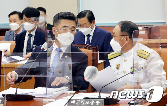 해군총장, 문무대왕함 집단감염에 "국민에 심려…진심으로 사과" - Vimarsana News