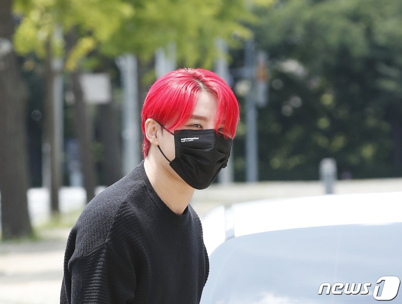 본문 이미지 - 가수 김준수가 '엑스칼리버'의 홍보차 26일 오후 서울 KBS 본관에서 진행된 라디오 '정은지의 가요광장' 녹화장으로 들어서고 있다. 2021.7.26/뉴스1 ⓒ News1 권현진 기자