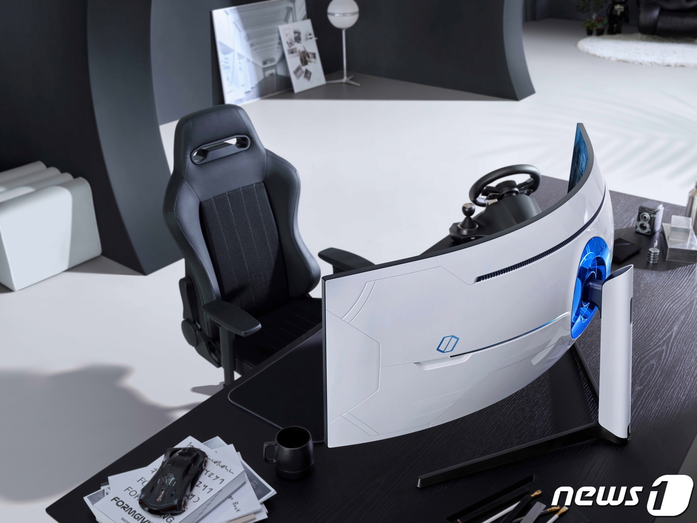 (서울=뉴스1) = 삼성전자는 오는 29일 업계 최초로 커브드 게이밍 모니터에 미니 LED를 적용한 '오디세이 Neo(Odyssey Neo) G9'을 국내를 포함한 전 세계 주요 …