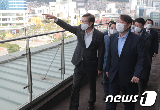 친윤계 일어서자…국민의힘 주자들도 '윤석열 때리기' 팔걷었다 - Vimarsana News