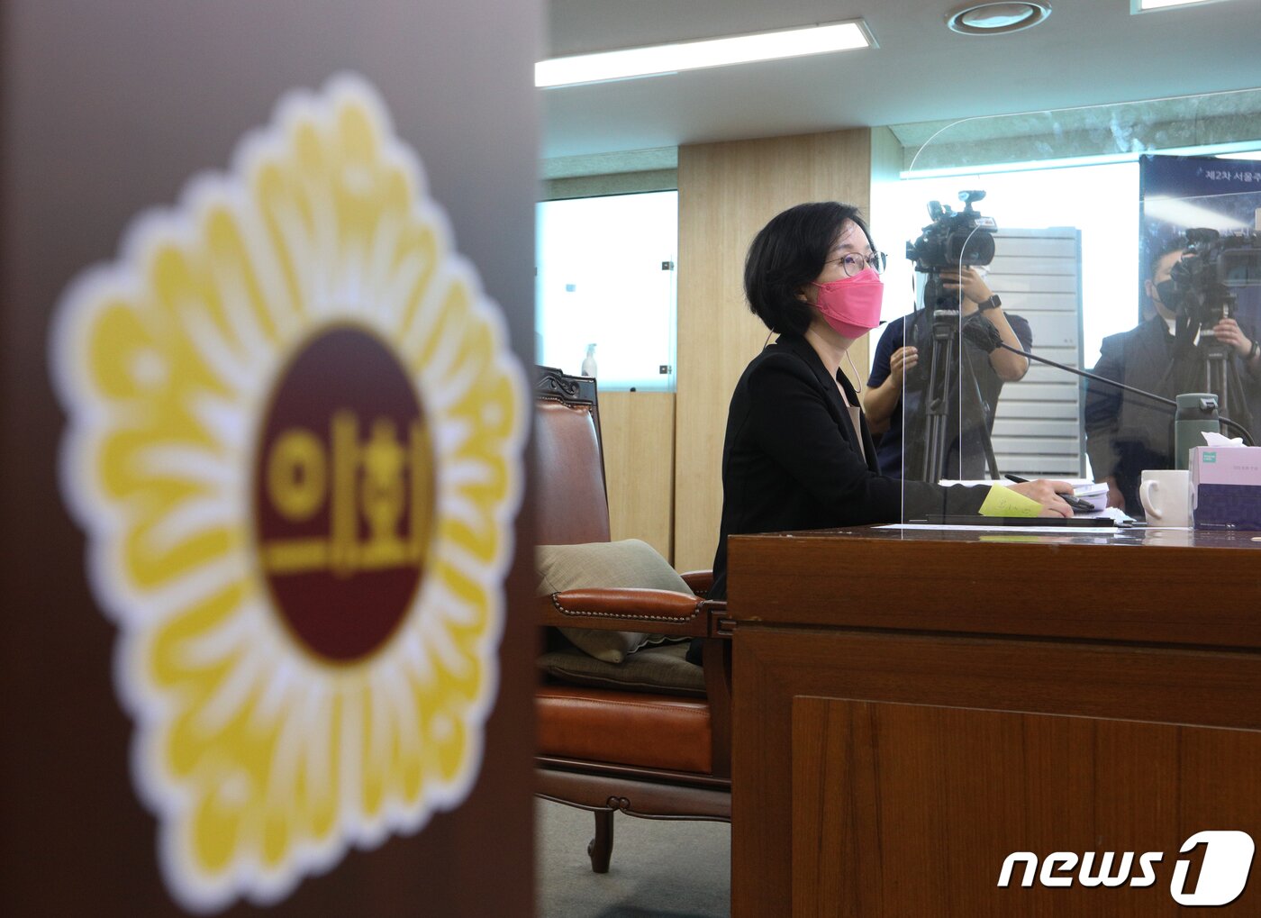 본문 이미지 - 김현아 서울주택도시공사(SH) 사장 후보자가 27일 오전 서울 중구 서울시의회 의원회관에서 열린 인사청문회에서 의원들의 질의에 답변하고 있다. 2021.7.27/뉴스1 ⓒ News1 신웅수 기자