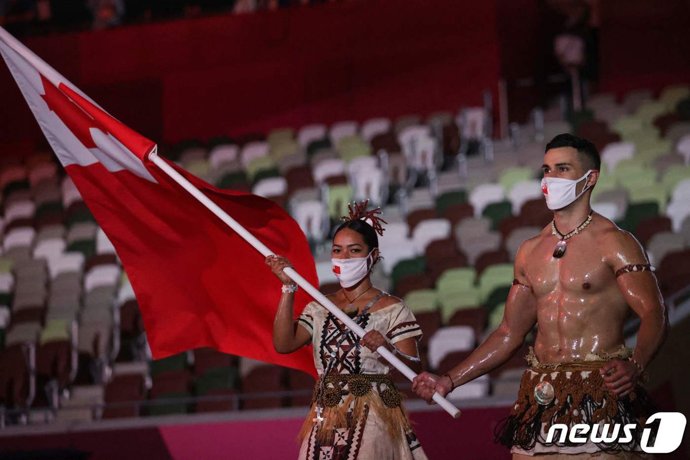 본문 이미지 - 3연속 통가 기수로 활약한 타우파토푸아.  ⓒ AFP=뉴스1