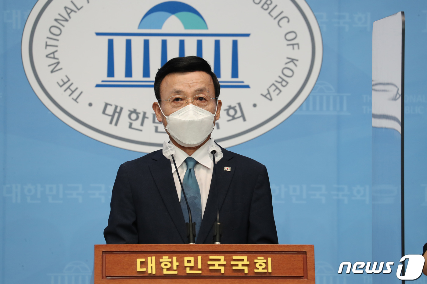 (서울=뉴스1) 구윤성 기자 = 심동보 예비역 해군 준장이 27일 오후 서울 여의도 국회 소통관에서 대선 출마선언을 하고 있다. 2021.7.27/뉴스1