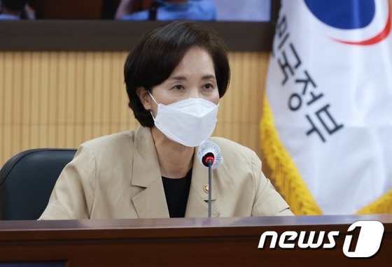 유은혜 "2학기 전면등교 기조 유지…8월2주까지 발표할 것" - Vimarsana News