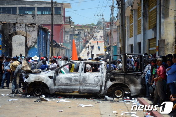 멕시코 남부서, 마약 카르텔 무장괴한이 대낮에 시청 난입…20여 명 살해 - 뉴스1