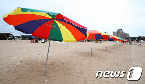 인천 해수욕장 개장 첫 주말 델타변이·날씨 탓에 한산 - Vimarsana News