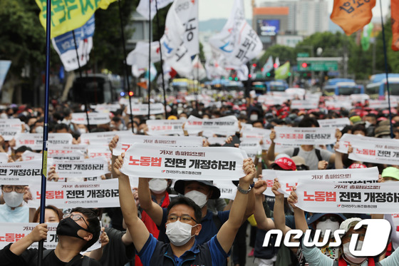 '7·3 노동자대회' 위법 수사…경찰, 민노총 위원장 압수수색 - Vimarsana News