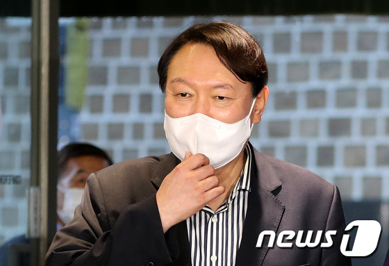 입당 고심하는 윤석열…높은 호남 지지율은 자산일까 부채일까 - Vimarsana News