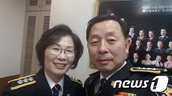 '순경 출신 첫 부부 총경' 나란히 서울·경기 자치경찰위원으로 새 인생 - Vimarsana News