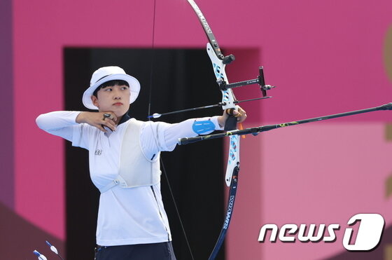 "韓, 12위 경제 대국이지만 여권 빈약"…안산 페미 논란 외신도 지적