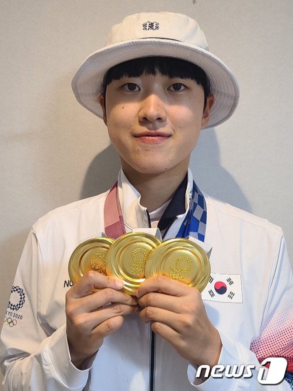 본문 이미지 - 도쿄 올림픽에서 3관왕에 올랐던 안산. (대한양궁협회 제공)