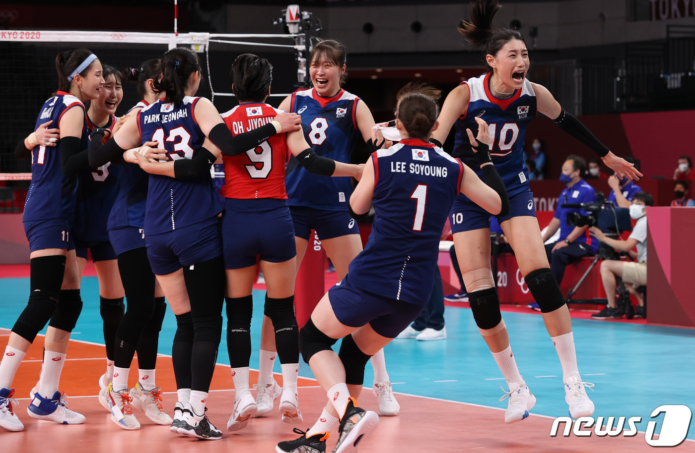 (도쿄=뉴스1) 송원영 기자 = 31일 저녁 일본 도쿄 아리아케 아레나에서 열린 '2020 도쿄올림픽' 여자 배구 A조 조별리그 4차전 대한민국과 일본의 경기에서 승리를 한 대한민 …