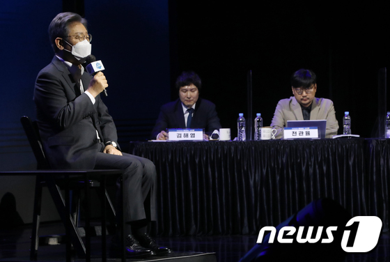 우석진 박사 "이재명, 기본소득 포기 가능성 엿보여…주변 허무할 것" - Vimarsana News