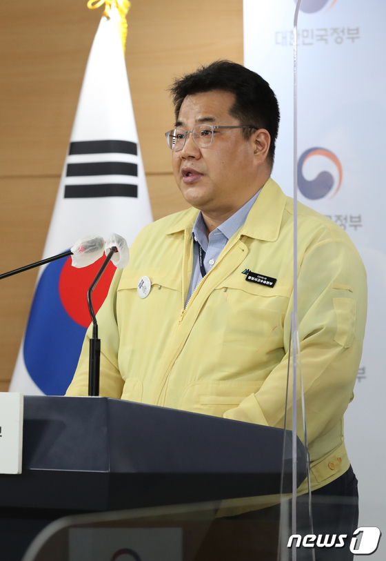 정부 "향후 1주간 확진자 증가세 거셀 전망…4단계 논의 중" - Vimarsana News