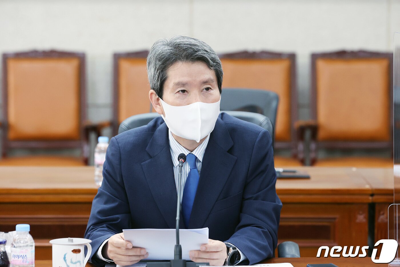 본문 이미지 - 이인영 통일부 장관이 5일 오전 서울 종로구 남북회담본부에서 열린 국민이 함께 만든 통일국민협약안 전달식에 참석해 인사말을 하고 있다. 2021.7.5/뉴스1 ⓒ News1 조태형 기자