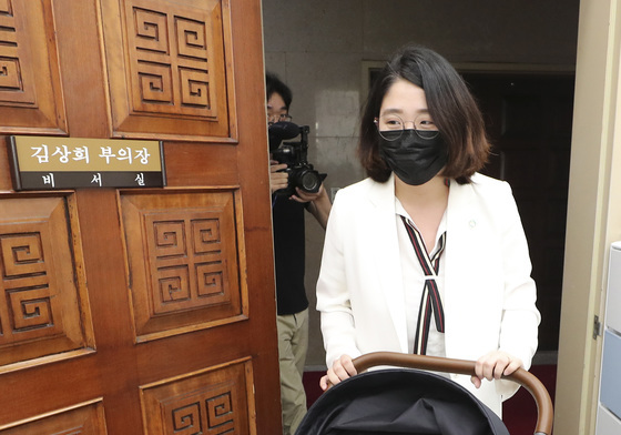 '워킹맘' 용혜인, '아이돌봄 지원법'에 반대표…"공공 책임 약화 우려"(종합)
