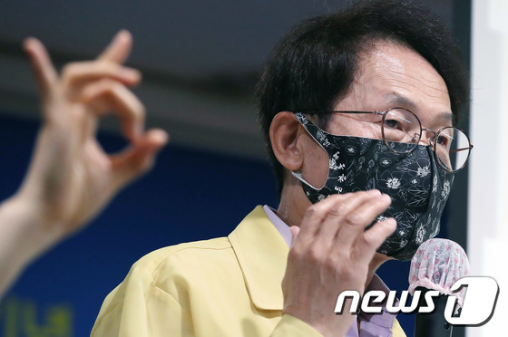 두 아들 외고 '내로남불' 조희연 "돌 던지면 받아들이겠다" - Vimarsana News