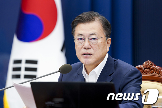 문대통령, 문무대왕함 집단감염 사태 비판에 "겸허히 수용" - Vimarsana News