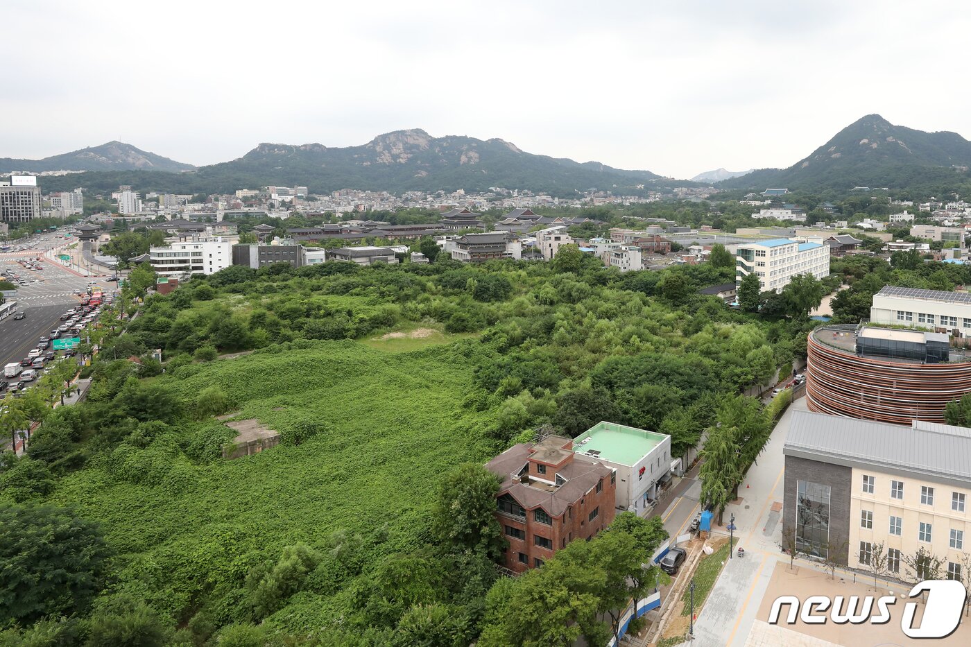 본문 이미지 - 서울 종로구 송현동 부지. 2021.7.7/뉴스1 ⓒ News1 이승배 기자