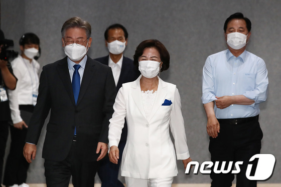 '코로나 팬데믹' 대처하는 與 대선 후보들…"정말 고민되네" - Vimarsana News