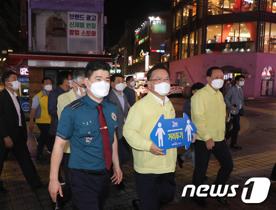 'K-방역' 흔들…정부의 안이한 상황인식·우유부단이 자초 - Vimarsana News